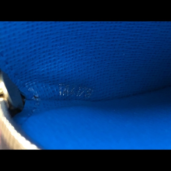 *SOLD* New Louis Vuitton Xmas Animation Round Coin - Picture 6 of 6